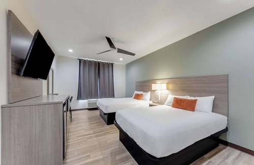 Eastside Promise Neighborhood Hotel | Groups’ Choice: 3 Comfortable Rooms Near Downtown w/Free Breakfast