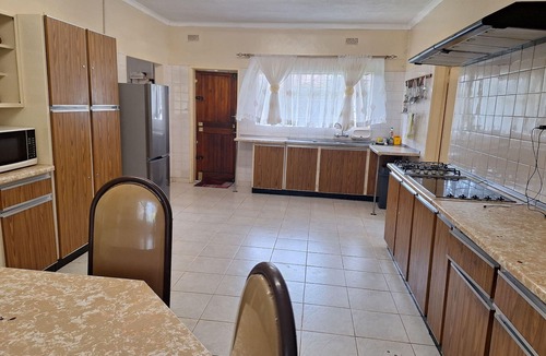 Harare House | Guesthouse with green garden and pool - 2102