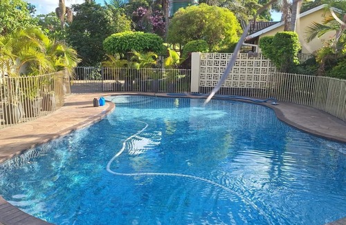 Harare House | Guesthouse with green garden and pool - 2102