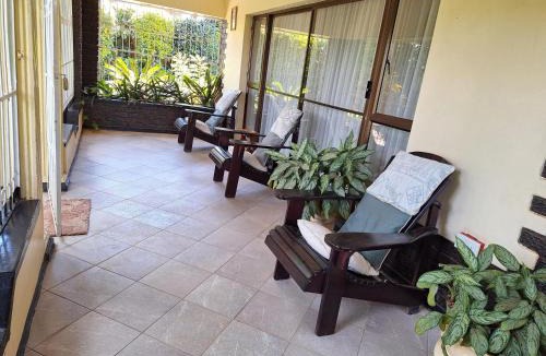 Harare House | Guesthouse with green garden and pool - 2102