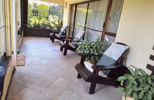 Harare Apartment | Guesthouse with green garden and pool - 2102