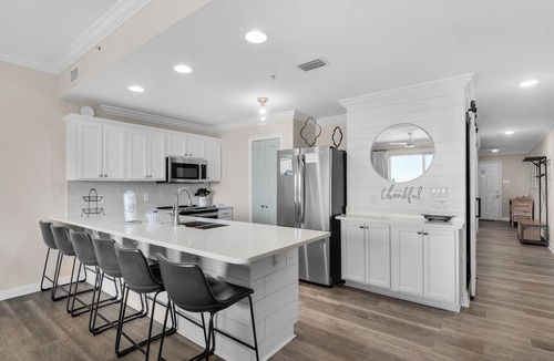 Miramar Beach Condo | ☀️Gulf Views⛱️Beach Service-100 Steps2Beach-Pool +Hot Tub-2BR Beach Resort 406☀️