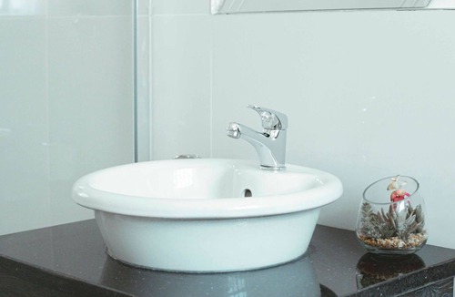 Harare Apartment | Harare Deluxe Homes- Grey-Suite Self contained studio with workspace and wifi