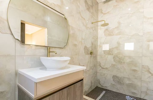 Gaborone Apartment | Haus Nkeke | Pool | 55" TV Netflix | 5 Min Mall