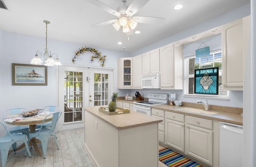Anna Maria House | Havana Cay- Adorable 3 bedroom cottage style- Pool/spa and only 4 houses from be