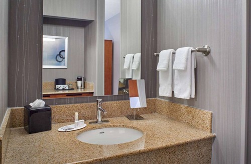 Eden Prairie Hotel | Have a Relaxing Stay! Two Units, Indoor Pool, Pets are Welcome with Fee