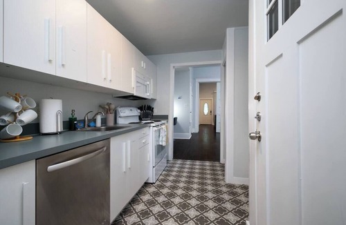 Southtown Condo | Heated 2BR Furnished WiFi Laundry Downtown Fast Wi-Fi W/D Monthly