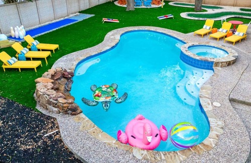Vance Jackson House | Heated Pool | MiniGolf |Arcade| Slide-Family Oasis