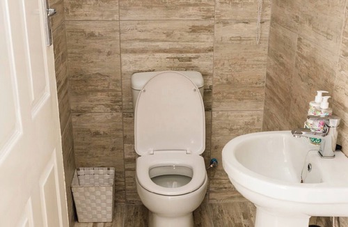 Mbare West House | Henley Cottage(Borehole,Solar,Wifi)