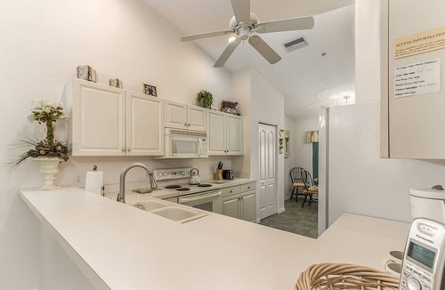 Sarasota Condo | Heritage Oaks Retreat: Country Club Living! Championship Golf, 5 Pools, Clubhouse, & Restaurant