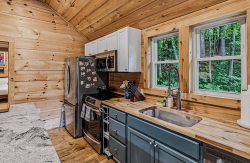 Woodstock House | Highland Cabin above Woodstock Village, Pets Welcome