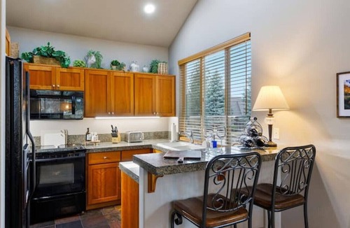 Redmond Condo | Highland Escape at Eagle Crest/private hot tub/resort passes