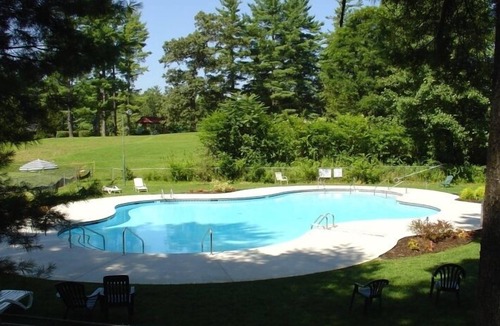 Flat Rock Cabin | Highland Lake Inn & Resort