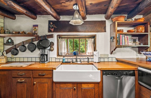 Historic Eastside House | Historic Adobe, Kiva Fireplace, Walk to Canyon Rd