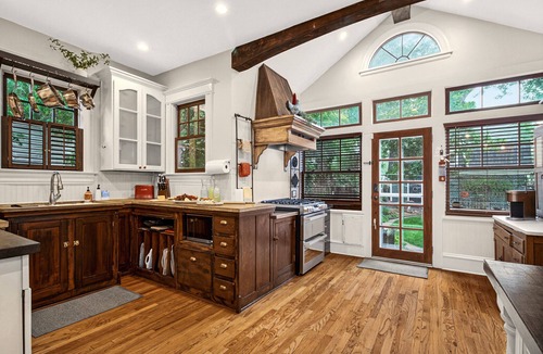 Old North End House | Historic Downtown Home, Sleeps 12, 5 Kings, Hot Tub, Private Courtyard