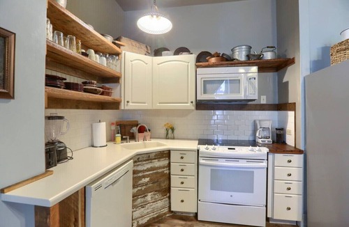 Refton House | Historic Stay Near Sight & Sound, Shopping & Cafe