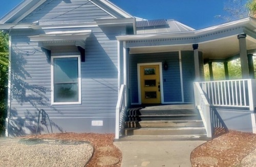 Near East Side House | Home by the Dome! 2BR Downtown San Antonio Alamodome Hemisphere close!r