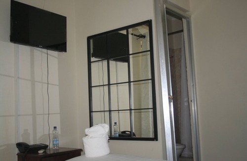 Lusaka Cabin | Honeybed Lodge