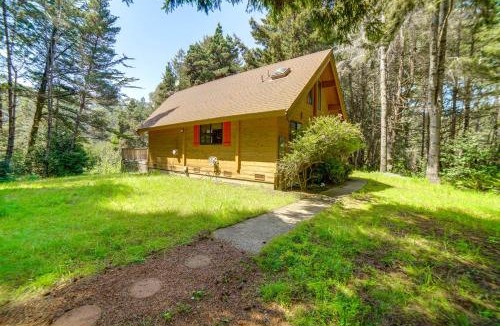 Fort Bragg House | Hot Tub, 1 Mi to Beach: 12-Acre Fort Bragg Cabin!