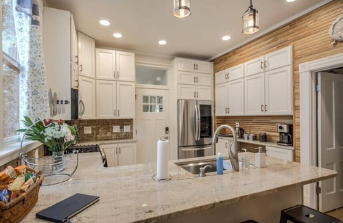 Central Colorado Springs House | Hot tub fire pit 2 blocks from Colorado College CC