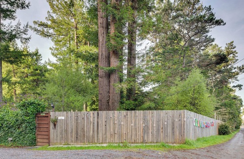 Fort Bragg Cottage | Hot Tub & Views: 'secret Garden' Fort Bragg Cabin