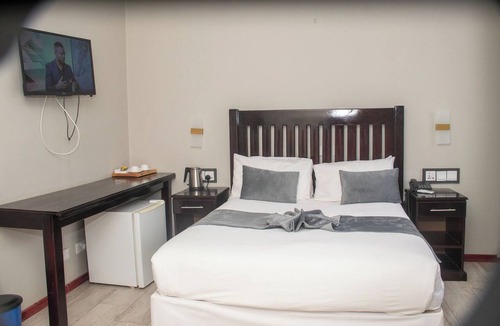 Kwekwe Hotel | Hotel Redcliff