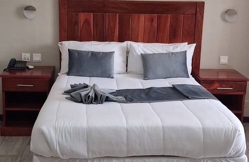 Kwekwe Hotel | Hotel Redcliff