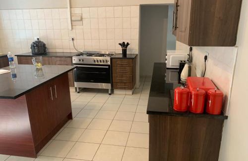 Victoria Falls House | Hungwe House