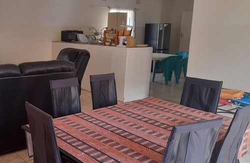Dete House | Hwange National Park Guest House