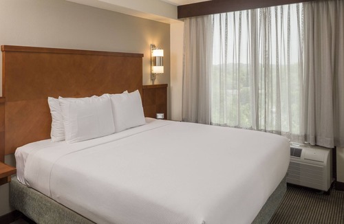 Shearer Hills - Ridgeview Hotel | Hyatt Place San Antonio Airport - Quarry Market