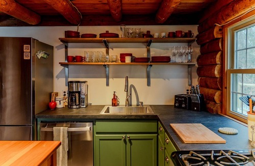 Eastern Vermont Cabin | Hydeaway Cabin - Rustic Log Cabin w/Modern Updates - Steps from LV Rail Trail