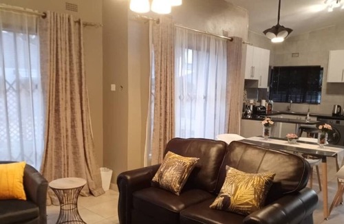 Bulawayo Apartment | Immaculate 3 bedroomed guesthouse in Ilanda - 2041