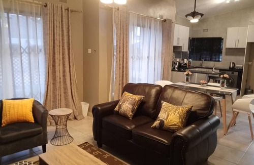 Bulawayo Apartment | Immaculate 3 Bedroomed Guesthouse in Ilanda - 2041