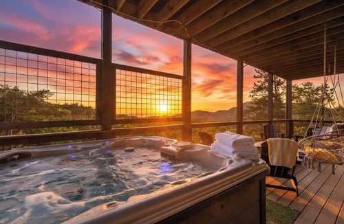 Wears Valley Cabin | Incredible Sunset Views | Organic Decor | Arcades