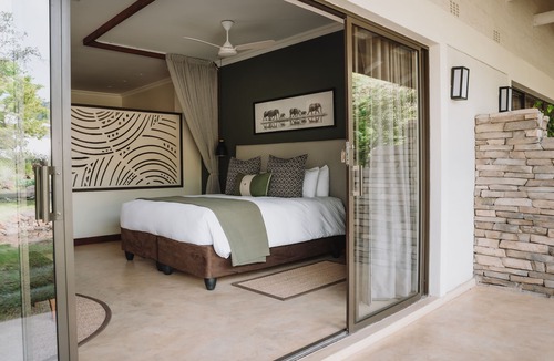 Victoria Falls Hotel | Insika Lodge