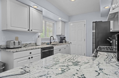 Keizer House | Inviting 2BR Half-Plex-Equipped Kitchen & Garage