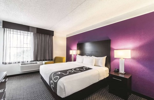Arsenal Hotel | Jetted Tub Deluxe King Suite, Pet-Friendly, Near San Antonio Missions Park