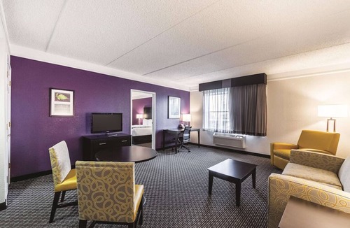 Arsenal Hotel | Jetted Tub Deluxe King Suite, Pet-Friendly, Near San Antonio Missions Park