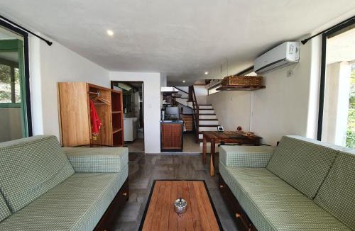 Komanyana Cabin | Kayube Estate