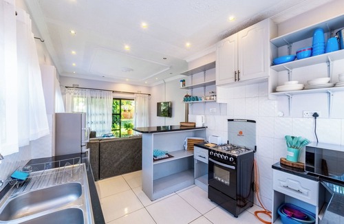 Victoria Falls House | KhayaLethu Holiday Home