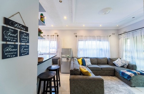 Victoria Falls House | KhayaLethu Holiday Home