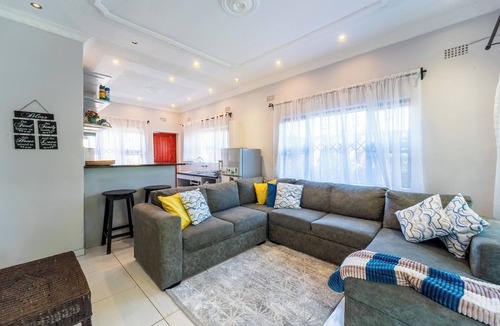 Victoria Falls House | KhayaLethu Holiday Home