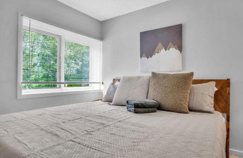 Ellicottville House | King Bed Patio Scenic Views Pickleball