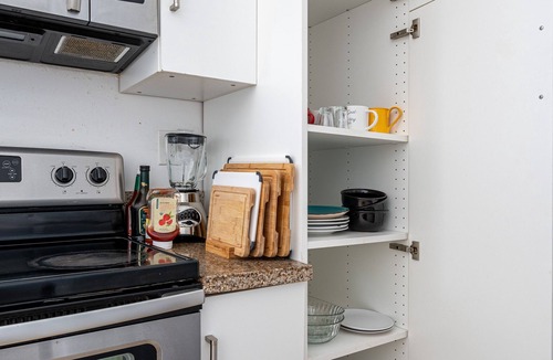 West Little River House | King Size Beds, Chef's Kitchen & Central Location