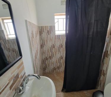 Central House | Kitumba Lodge, 1 bed, kitchen & Lounge