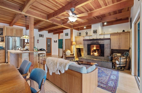 Redwood Valley House | Knoll House - 2-bedroom house at Leonard Lake Reserve