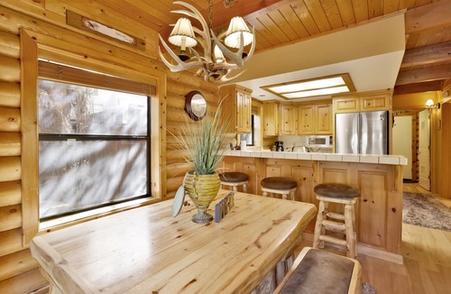Big Bear Lake Cabin | Knotty and Nice Big Bear- Hot Tub- Lakeside Log Cabin