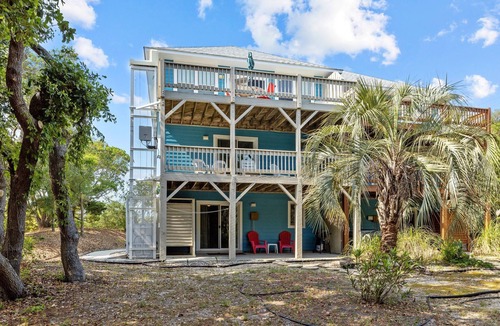 Emerald Isle House | Kokomoe: Cozy Beach Retreat with Pool, Golf Cart & Pet-Friendly Perks!