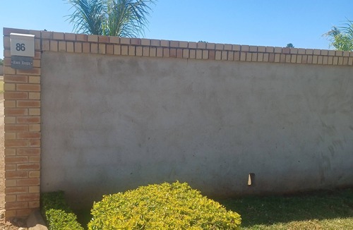 Bulawayo House | Kwa-Gugu offers affordable quality self-catering accommodation.
