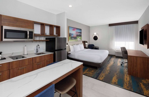 Forest Crest Hotel | La Quinta Inn & Suites By Wyndham San Antonio At The Rim